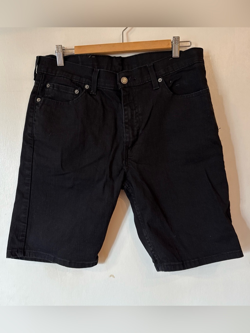 Levi’s 505 Dark Black Denim Shorts Men's 33 - Classic Five-Pocket Style
